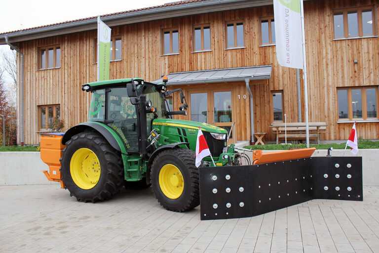 Winterdienst neuer Schlepper